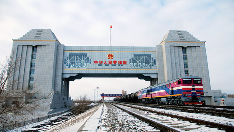 Η Κίνα κατασκεύασε σιδηροδρομική γέφυρα που τη συνδέει με τη Ρωσία