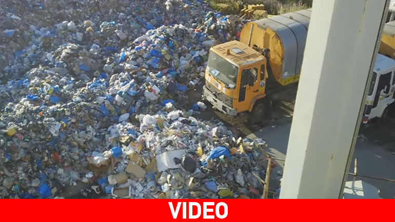 Τα σκουπίδια “πνίγουν” το Δημοτικό Στάδιο Πύργου