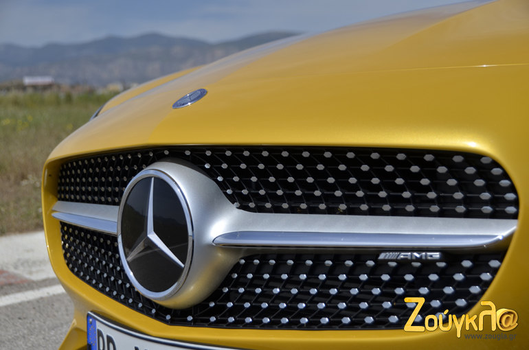 Το σήμα AMG μαρτυρά τις ικανότητες του αυτοκινήτου...