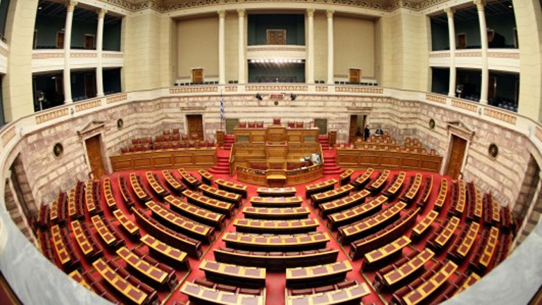 Στη Bουλή ο εφαρμοστικός νόμος – Υπό μορφή τροπολογίας ο «κόφτης»