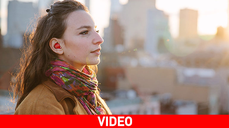 Ακουστικά που μεταφράζουν σε πραγματικό χρόνο τις ξένες γλώσσες