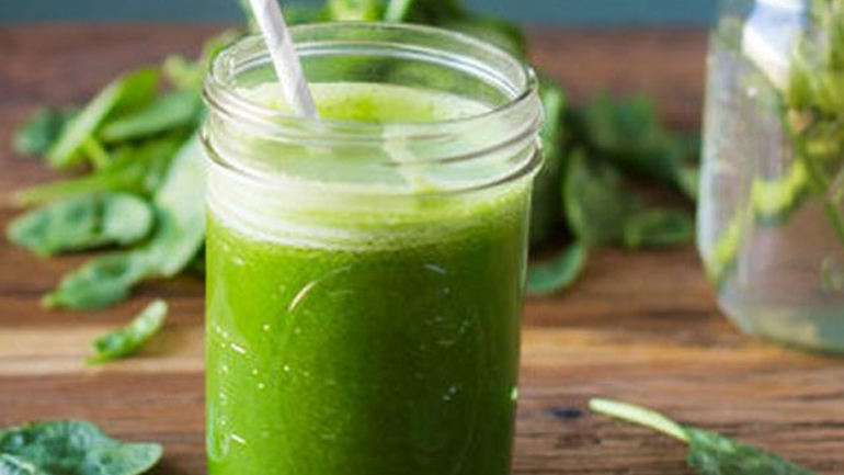 Δροσερός και αναζωογονητικός χυμός με πράσινα λαχανικά και μήλο!