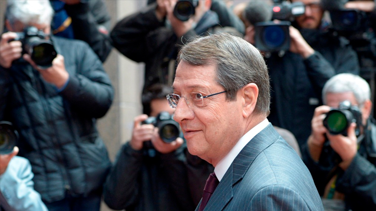 Aπαλλαγμένος από το Μνημόνιο ο Αναστασιάδης κριτικάρει τον Βαρουφάκη για τακτική εκβιασμού