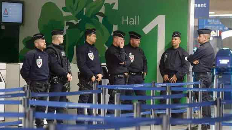 Υπόθεση EgyptAir: Ανησυχία στη Γαλλία για ενδεχόμενη τρομοκρατική ενέργεια