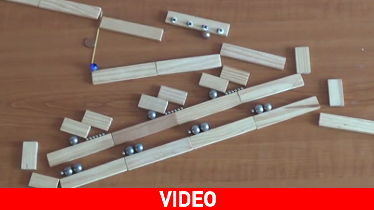 Ένα εθιστικό ντόμινο…