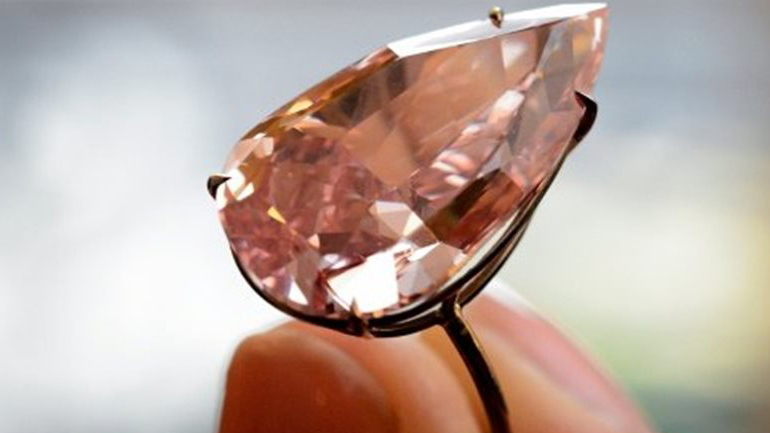 Στα 31 εκατ. δολάρια πουλήθηκε το μεγαλύτερο ροζ διαμάντι στον κόσμο
