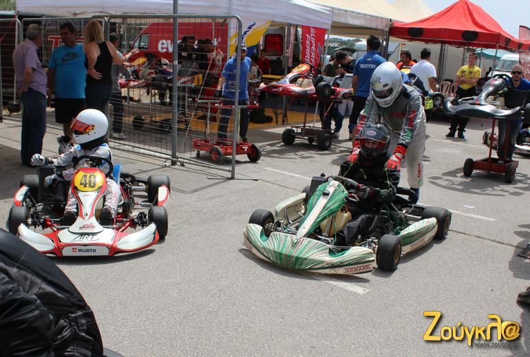 Οι συναθλητές του Τάκη είναι πάντα δίπλα του...