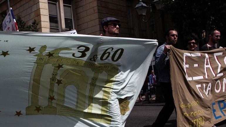 Κόβονται οι αυξήσεις στα ειδικά μισθολόγια