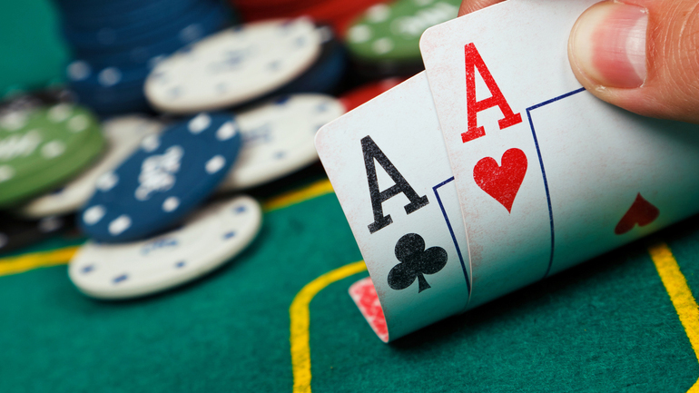 Το… πόκερ των 800 εκατομμυρίων