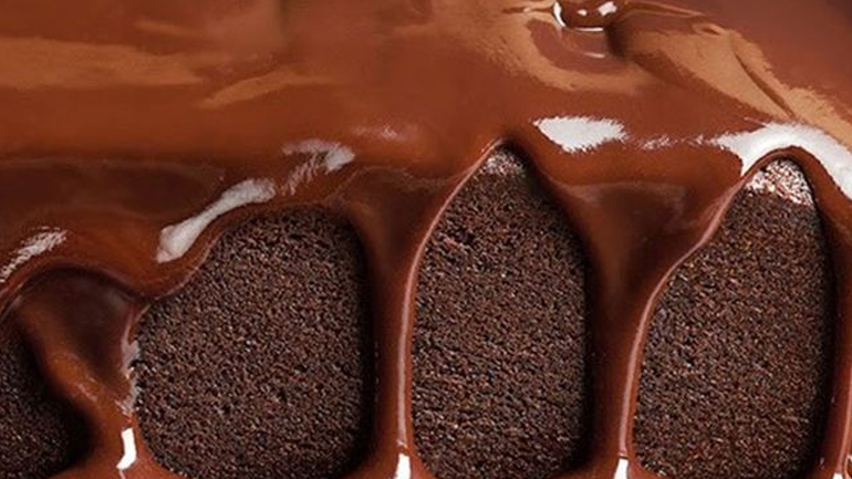 Λαχταριστή σοκολατόπιτα με πραλίνα φουντουκιού!