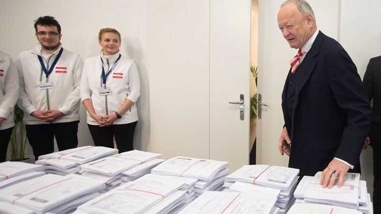 Ανοιχτό το αποτέλεσμα του δεύτερου γύρου των αυστριακών προεδρικών εκλογών