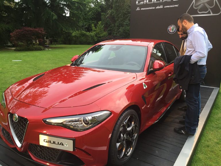 Θα το... ματιάσουν έτσι που το κοιτούν!