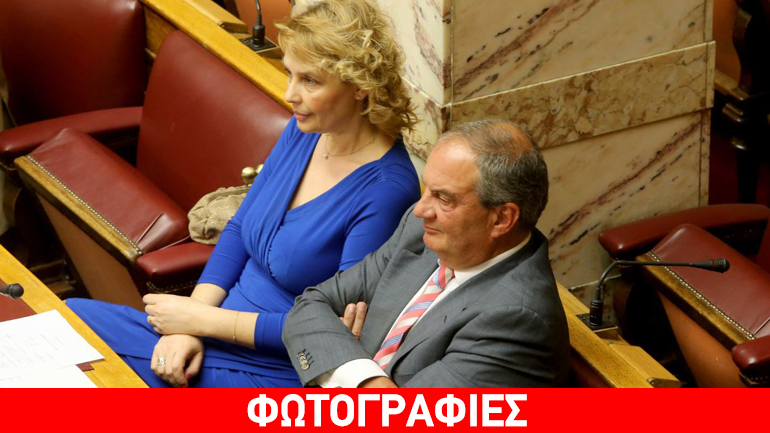 Στα πίσω έδρανα της Βουλής ο Κώστας Καραμανλής