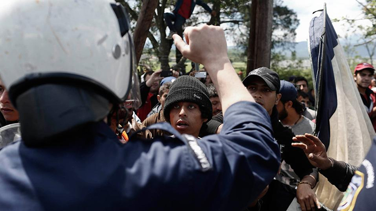 Ενισχύονται οι δυνάμεις των ΜΑΤ στην Ειδομένη – Επίκειται επιχείρηση εκκένωσης