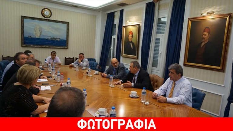 Συνάντηση Καμμένου με εκπροσώπους της διοίκησης και των εργαζομένων στα EAΣ