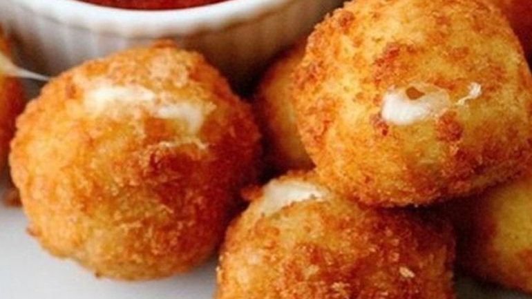 Φτιάξτε σπιτικές τυροκροκέτες εύκολα και γρήγορα!