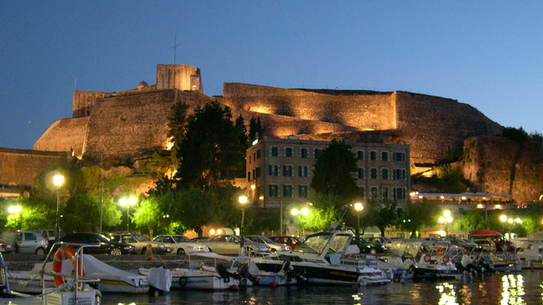 Σοκ στην Κέρκυρα: Επιχειρηματίας ασελγούσε σε 17χρονη