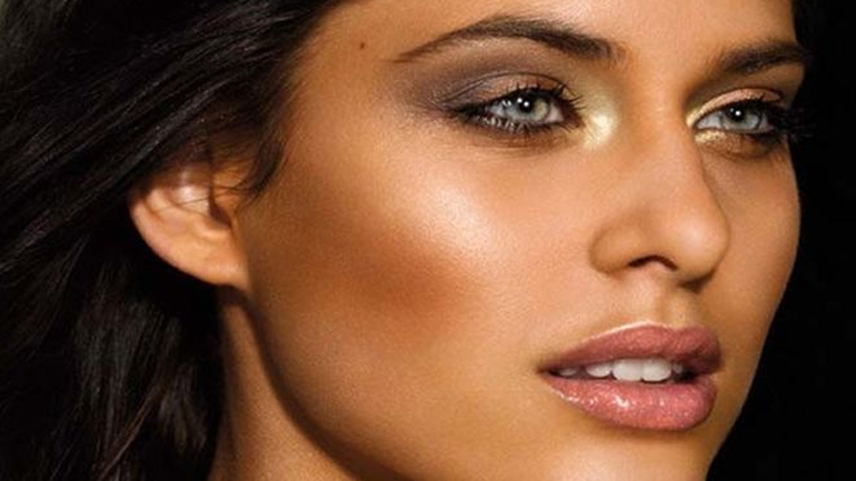 Έτσι θα αποκτήσετε έντονα και ηλιοκαμένα ζυγωματικά