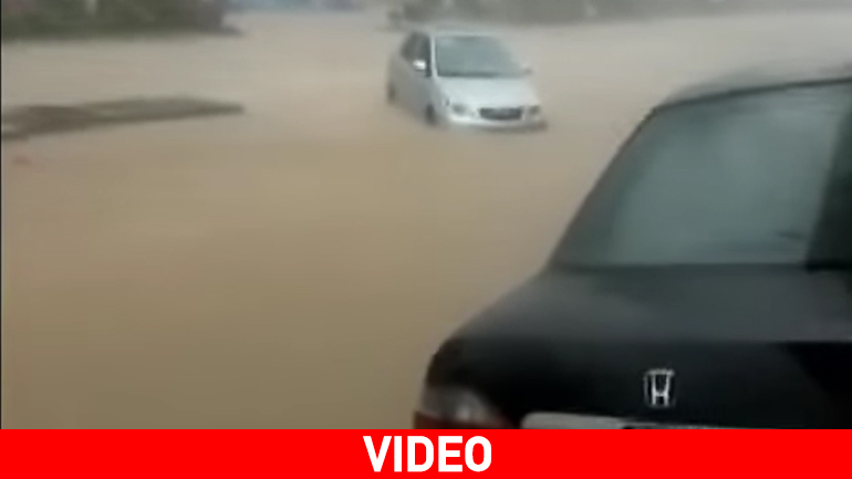 Θεομηνία στην Κίνα – 27.000 κάτοικοι εγκατέλειψαν τις εστίες τους Θεομηνία στην Κίνα – 27.000 κάτοικοι εγκατέλειψαν τις εστίες τους