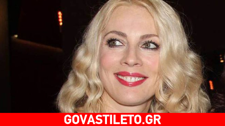 Δείτε τη Σμαράγδα Καρύδη να κάνει βόλτες στα γραφικά σοκάκια στο Μοναστηράκι