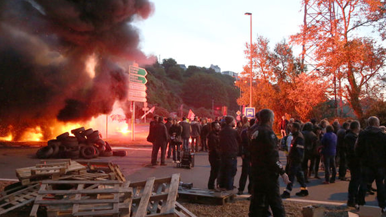 Συγκρούσεις διαδηλωτών – αστυνομίας στο Παρίσι
