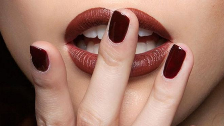 Το μυστικό για να φύγει η… κιτρινίλα που μένει στα νύχια από τα βερνίκια