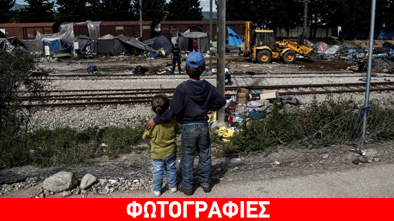 Ειδομένη: Επιστρατεύουν μπουλντόζες για να καθαρίσουν τη σιδηροδρομική γραμμή Ειδομένη: Επιστρατεύουν μπουλντόζες για να καθαρίσουν τη σιδηροδρομική γραμμή