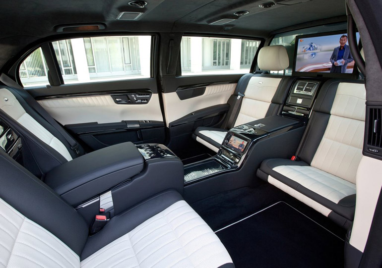 Εσωτερικό για τέσσερις επιβάτες που έχουν όλες τις ανέσεις...