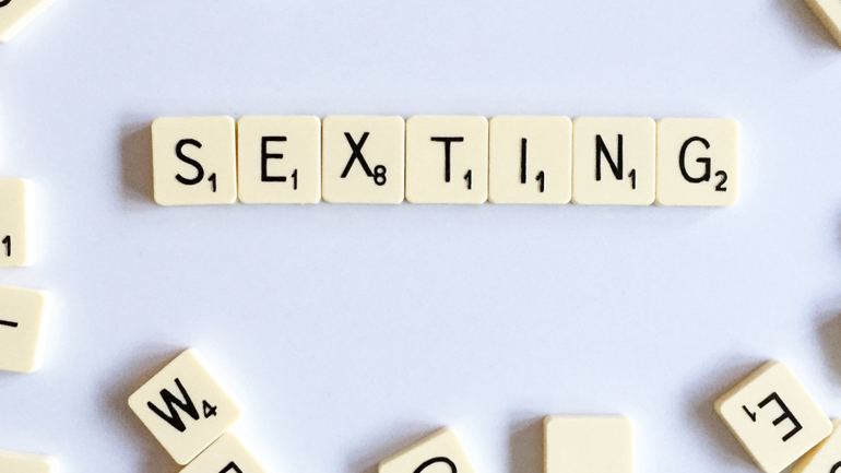 Πόσο συχνή είναι η αποστολή σεξουαλικών μηνυμάτων στα παντρεμένα ζευγάρια;