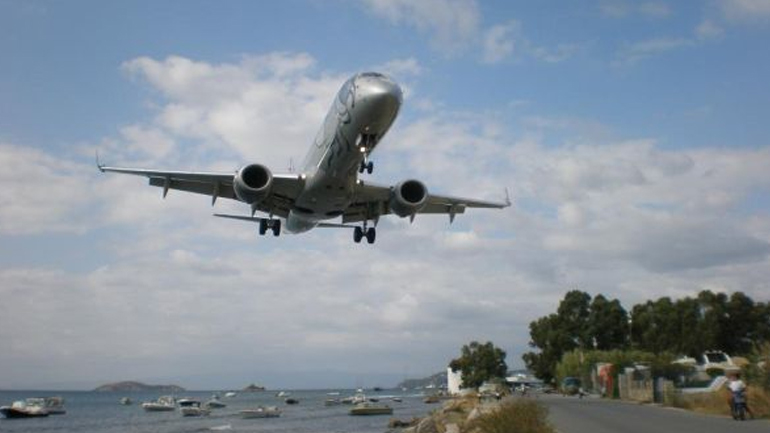 Ανθεί ο τουρισμός: Ρεκόρ αεροπορικών αφίξεων στην Ελλάδα