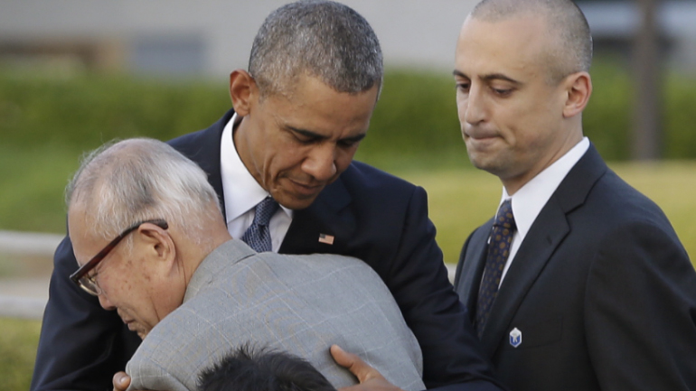Η ιστορία του Ιάπωνα που έπεσε στην αγκαλιά του Ομπάμα
