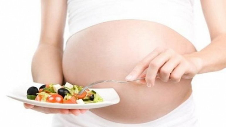 Η μέλλουσα μητέρα δεν πρέπει απλά να προσλαμβάνει όλα τα απαραίτητα θρεπτικά συστατικά, αλλά και στις σωστές ποσότητες
