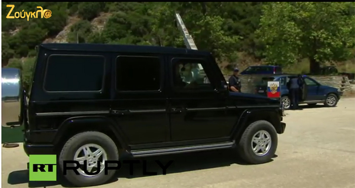 Το τζιπ που μεταφέρει τον Πούτιν στις Καρυές