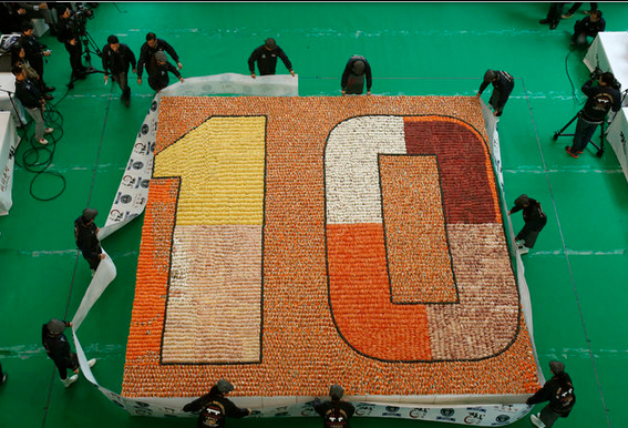 20.647 κομμάτια σούσι συνθέτουν ένα... γευστικό μωσαικό