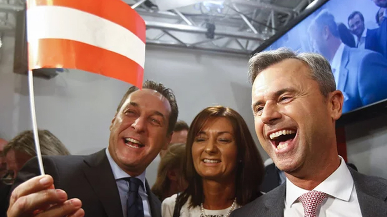 Αυστρία: Παραμένει το προβάδισμα της ακροδεξιάς στις δημοσκοπήσεις