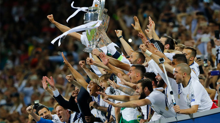 Οι μερένχες σηκώνουν το βαρύτιμο τρόπαιο στον ουρανό του Μιλάνου