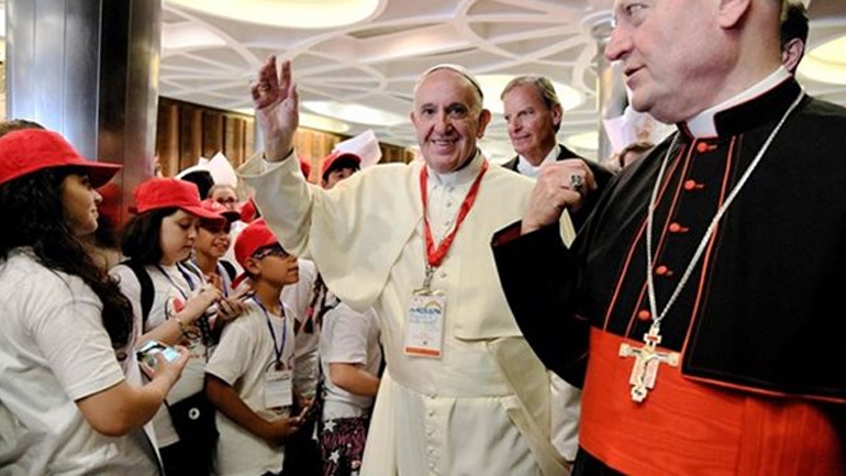 Ο Πάπας υποδέχθηκε ορφανά προσφυγόπουλα