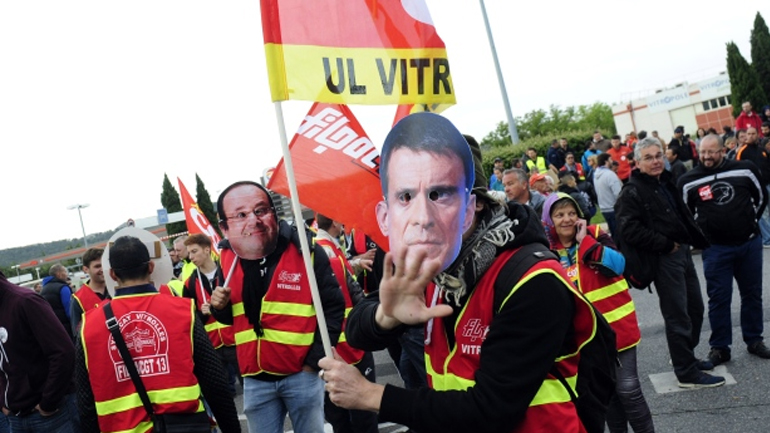 O ανυποχώρητος Βαλς, οι διαδηλώσεις και ο φόβος για το Euro