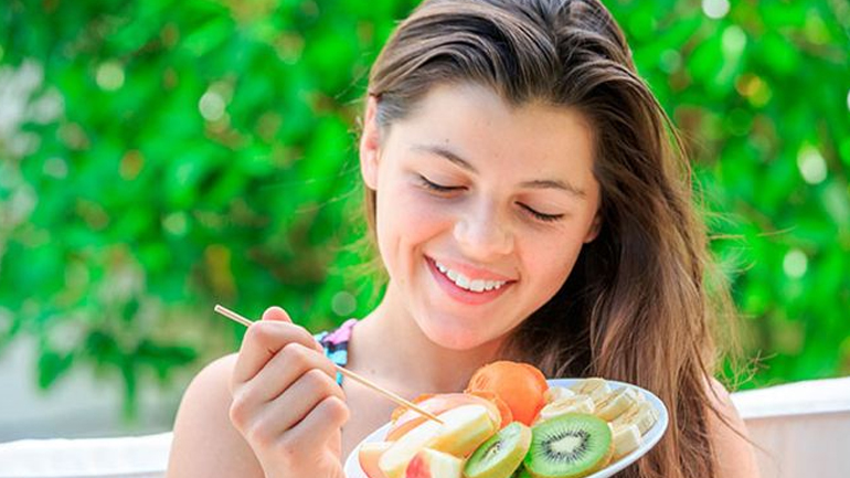 Δίαιτες στην εφηβεία: Ποιους κινδύνους κρύβουν