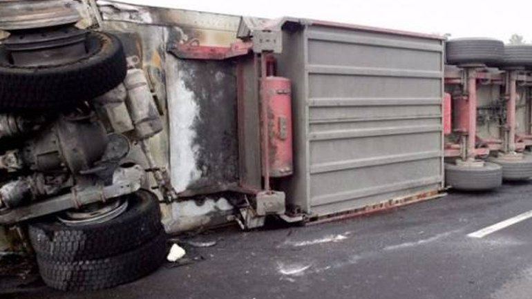 Κλειστή η Εγνατία Οδός λόγω εκτροπής νταλίκας