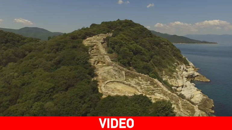 Εντυπωσιάζει ο τάφος του Αριστοτέλη από ψηλά