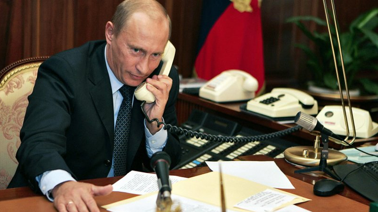 Πούτιν: Ευχαριστήρια τηλεφωνήματα σε Παυλόπουλο, Τσίπρα για τη φιλοξενία σε Αθήνα και Άγιον Όρος
