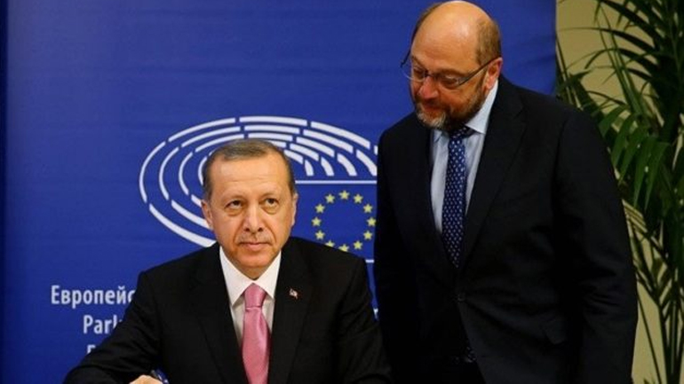 Κριτική Σουλτς σε Ερντογάν για αυταρχισμό