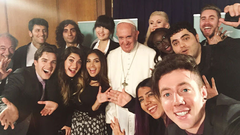 O Πάπας συναντήθηκε με YouTubers για την προώθηση της κατανόησης και της αλληλεγγύης