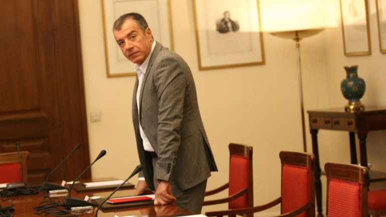 Στ. Θεοδωράκης: «Οι πολιτικοί δε μπορεί να έχουν ούτε offshore, ούτε λεφτά στο εξωτερικό»