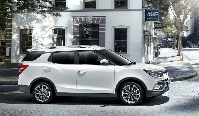 Προσφέρεται με πέντε χρόνια δωρεάν service, οδική βοήθεια και εγγύηση