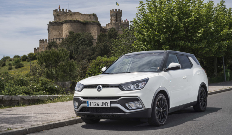 Ελκυστικό σχεδιαστικά με επιβλητική εμφάνιση