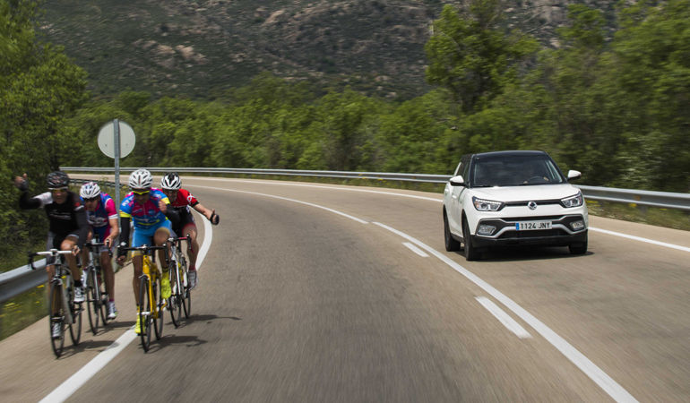 Ικανό να ταξιδεύει για ώρες, από αυτοκινητοδρόμους έως επαρχιακές διαδρομές