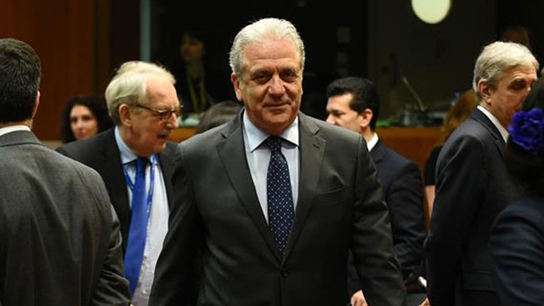 Στη Λισαβόνα ο Αβραμόπουλος για την υποδοχή προσφύγων από την Ελλάδα