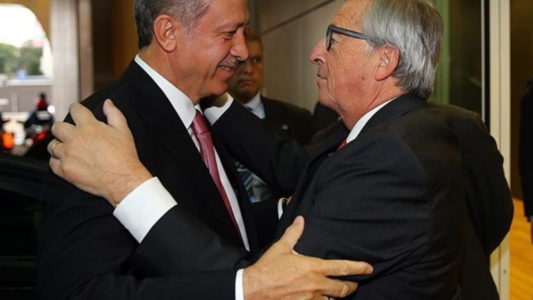 Ο Γιούνκερ προειδοποιεί τον Ερντογάν για το μεταναστευτικό